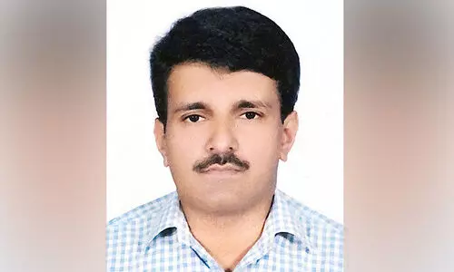 ബി​സി​ന​സ് പ​ങ്കാ​ളി​യാ​ക്കാ​മെ​ന്ന്​ വാ​ഗ്ദാ​നം മ​ല​യാ​ളി അ​ധ്യാ​പ​ക​ന്‍ 10 കോ​ടി രൂ​പ ത​ട്ടി​യെ​ടു​ത്ത്​ മു​ങ്ങി​യെ​ന്ന്​ പ​രാ​തി​