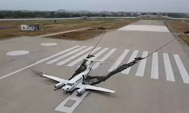 ലാൻഡിങ്ങിനിടെ വിമാനം തകർന്നു; നഷ്​ടപരിഹാരമായി പൈലറ്റ്​ 85 കോടി നൽകണമെന്ന്​ മധ്യപ്രദേശ്​ സർക്കാർ