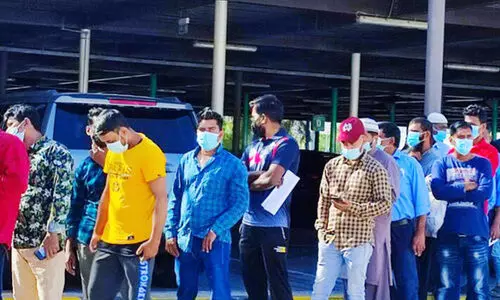 പ​ഴ​യ മ​സ്‌​ക​ത്ത്​ എ​യ​ർ​പോ​ർ​ട്ടി​ൽ വാ​ക്സി​നേ​ഷ​ൻ പു​രോ​ഗ​മി​ക്കു​ന്നു