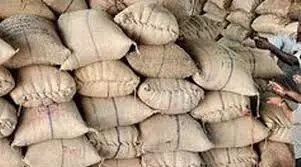 അരിക്കടത്ത്: റേഷൻ കടകളിലെ സ്റ്റോക്കിൽ വ്യത്യാസമില്ല അരിക്കടത്ത്: റേഷൻ കടകളിലെ സ്റ്റോക്കിൽ വ്യത്യാസമില്ല