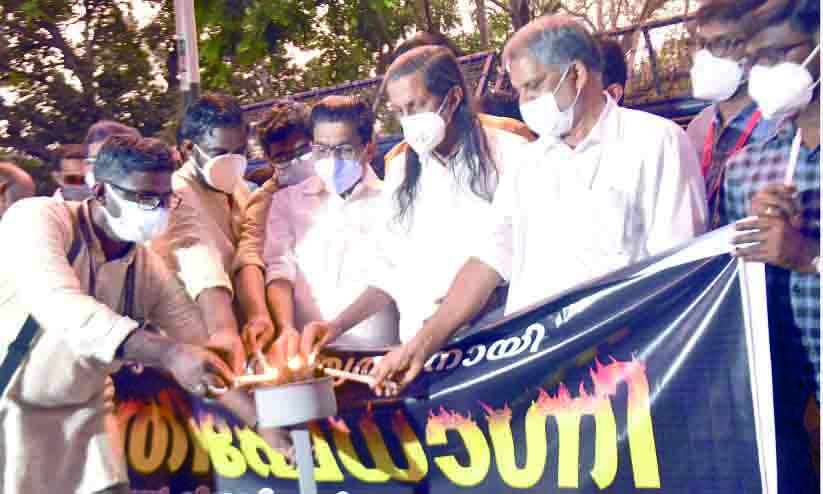 മാധ്യമ സ്വാതന്ത്ര്യത്തിനായി പ്രതിഷേധാഗ്നി മാധ്യമ സ്വാതന്ത്ര്യത്തിനായി പ്രതിഷേധാഗ്നി
