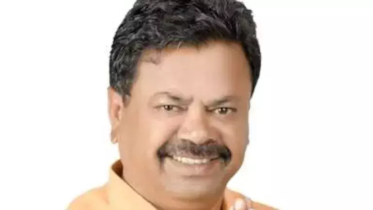 പീഡനങ്ങൾ ഉയരുന്നത് സ്ത്രീകളുടെ വസ്ത്രധാരണം കാരണം: പ്രിയങ്കയുടെ വസ്ത്ര സ്വാതന്ത്ര്യ പ്രസ്താവനക്കെതിരെ ബി.ജെ.പി. എം.എൽ.എ പീഡനങ്ങൾ ഉയരുന്നത് സ്ത്രീകളുടെ വസ്ത്രധാരണം കാരണം: പ്രിയങ്കയുടെ വസ്ത്ര സ്വാതന്ത്ര്യ പ്രസ്താവനക്കെതിരെ ബി.ജെ.പി. എം.എൽ.എ
