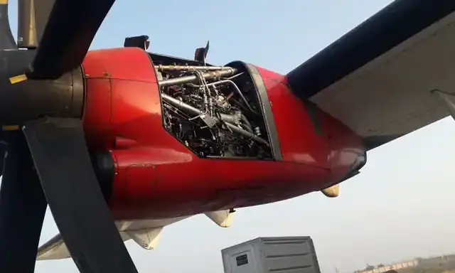 റൺവേയിൽ വീണ എഞ്ചിൻ കവറില്ലാതെ അലയൻസ് എയർ വിമാനം പറന്നു റൺവേയിൽ വീണ എഞ്ചിൻ കവറില്ലാതെ അലയൻസ് എയർ വിമാനം പറന്നു