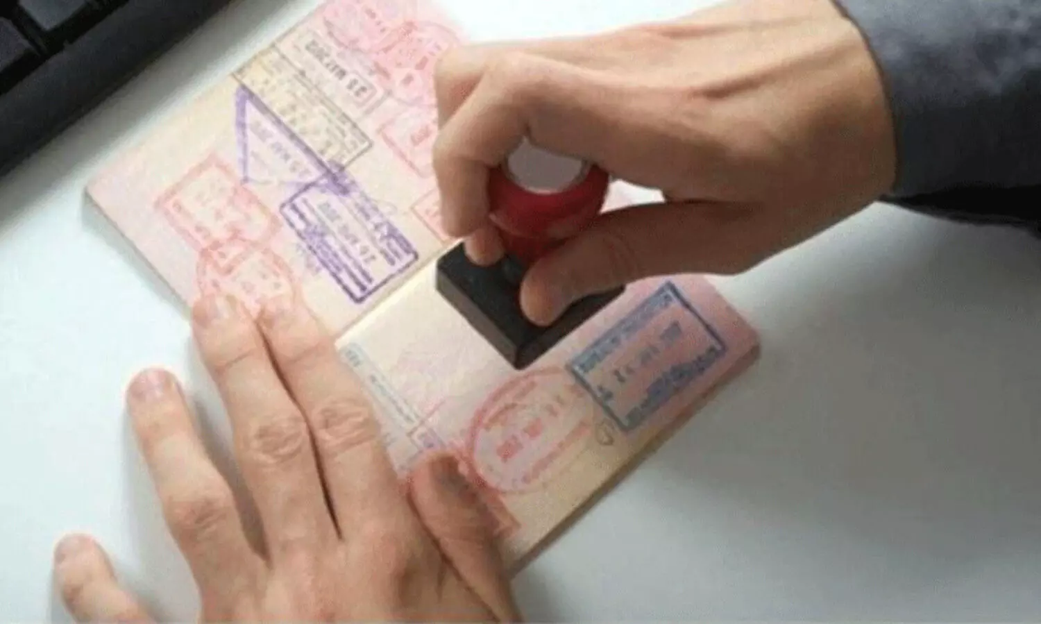 ബുറൈമിയിൽ ഭക്ഷ്യ വിതരണ മേഖലയിലെ വിസ പുതുക്കിത്തുടങ്ങി