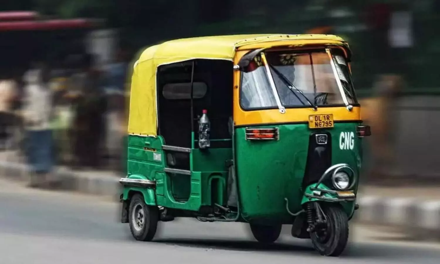 ഓട്ടോയിൽ പുകവലിക്കുന്നതിനെ എതിർത്തതിന് ഗുഡ്ഗാവിൽ യുവതിക്ക് മർദനം