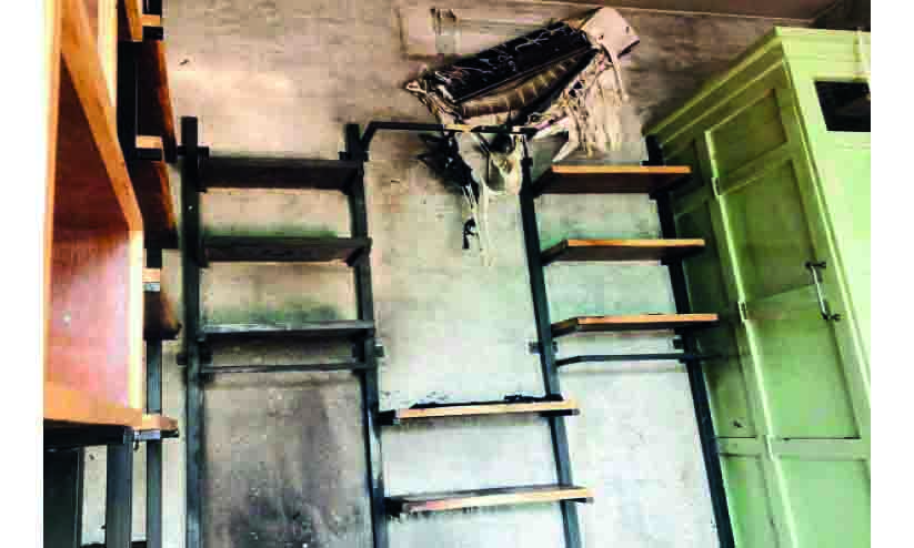 തലശ്ശേരിയിൽ റെഡിമെയ്ഡ് കട കത്തിനശിച്ചു