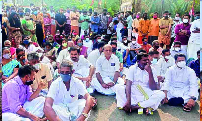 കാട്ടാന ആക്രമണം; ആളിക്കത്തി പ്രതിഷേധം