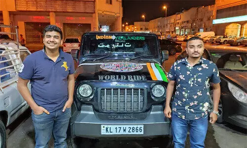 ഥാറിൽ ലോകം ചുറ്റാനിറങ്ങിയ ഹിജാസും ഹാഫിസും സൗദിയിൽ