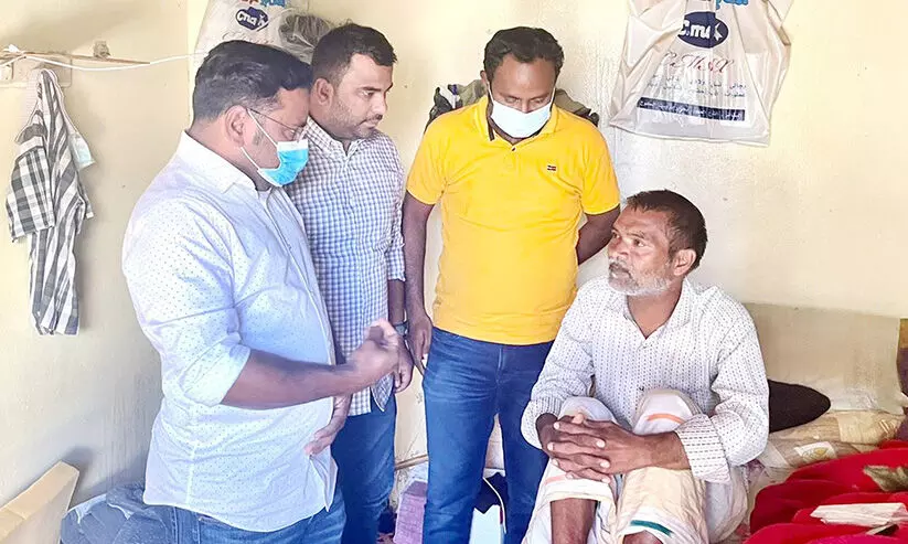 ദുരവസ്ഥയിലായ ഇന്ത്യക്കാരന് കരുണയുടെ കരം നീട്ടി സൗദിയിലെ ഗവർണർ ദുരവസ്ഥയിലായ ഇന്ത്യക്കാരന് കരുണയുടെ കരം നീട്ടി സൗദിയിലെ ഗവർണർ