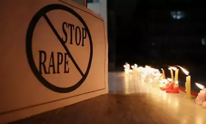 ജോലി വാഗ്ദാനം ചെയ്ത് 17കാരിയെ പീഢിപ്പിച്ച മൂന്ന് പേർ അറസ്റ്റിൽ ജോലി വാഗ്ദാനം ചെയ്ത് 17കാരിയെ പീഢിപ്പിച്ച മൂന്ന് പേർ അറസ്റ്റിൽ