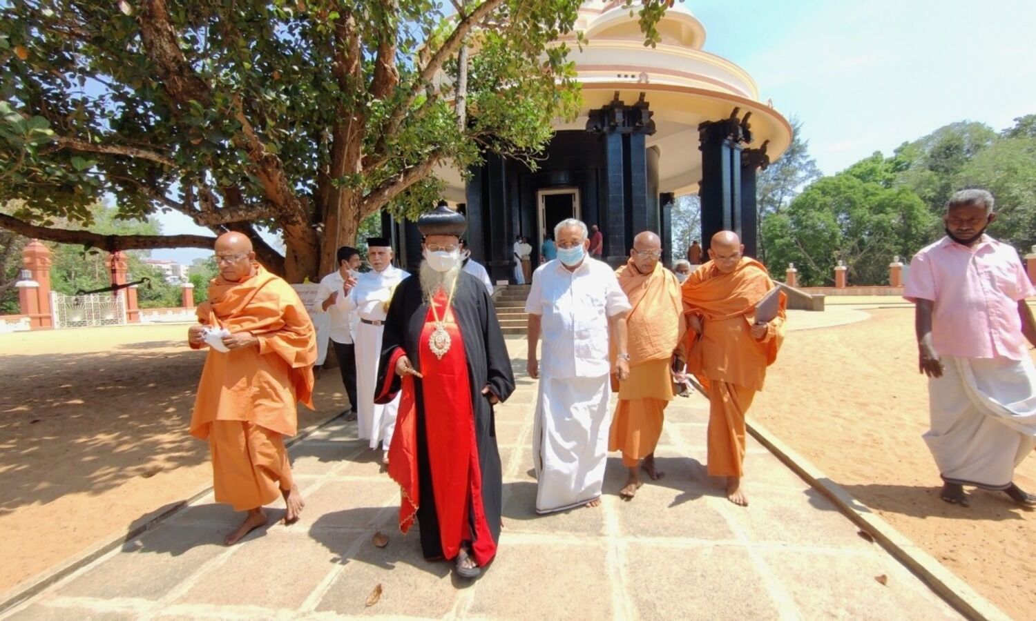 കാതോലിക്കാ ബാവക്ക് വിരുന്നൊരുക്കി ശിവഗിരി മഠം