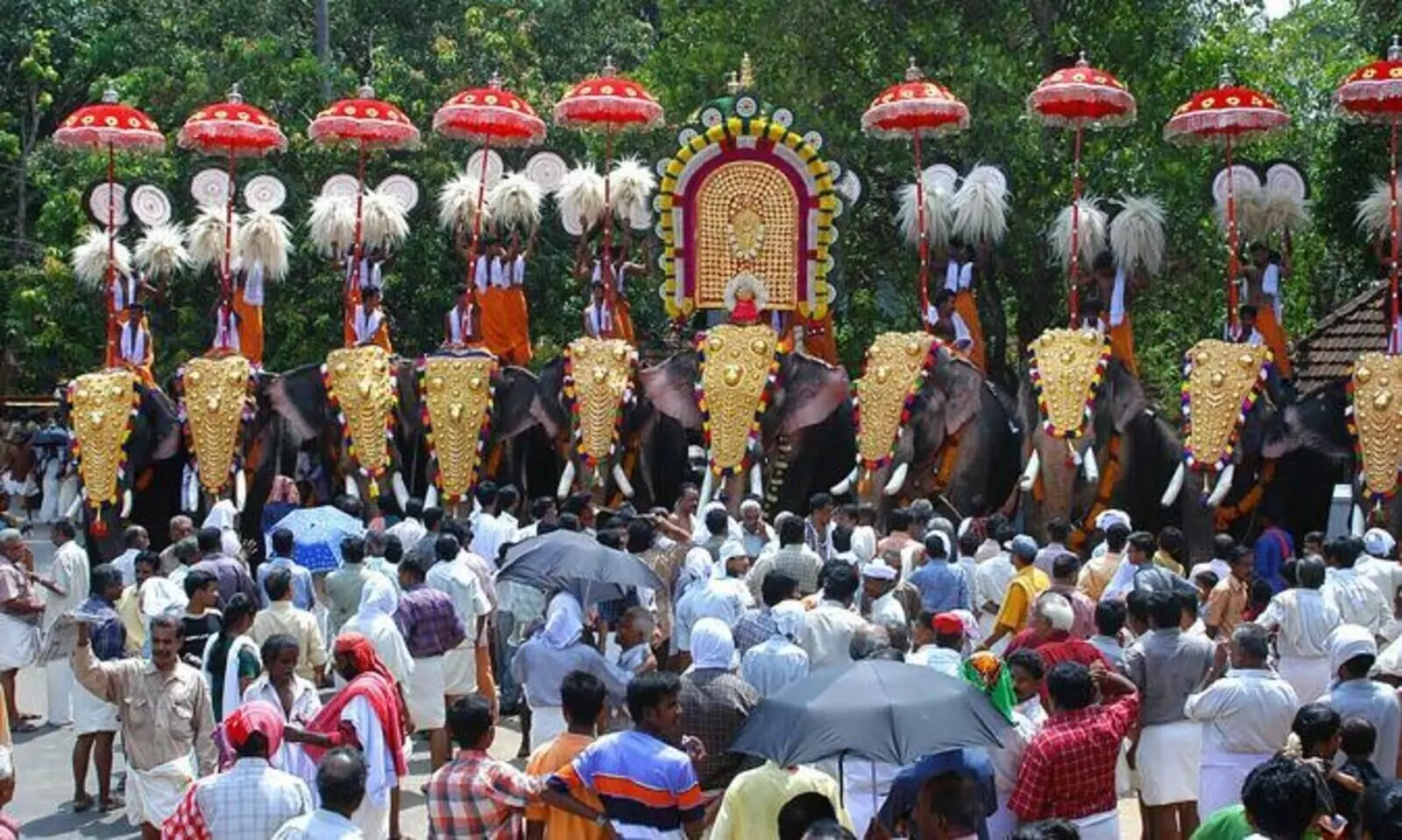സംസ്ഥാനത്ത് കോവിഡ് നിയന്ത്രണങ്ങളിൽ ഇളവ്; ഉത്സവങ്ങളിൽ 1500 പേർക്ക് പങ്കെടുക്കാം സംസ്ഥാനത്ത് കോവിഡ് നിയന്ത്രണങ്ങളിൽ ഇളവ്; ഉത്സവങ്ങളിൽ 1500 പേർക്ക് പങ്കെടുക്കാം