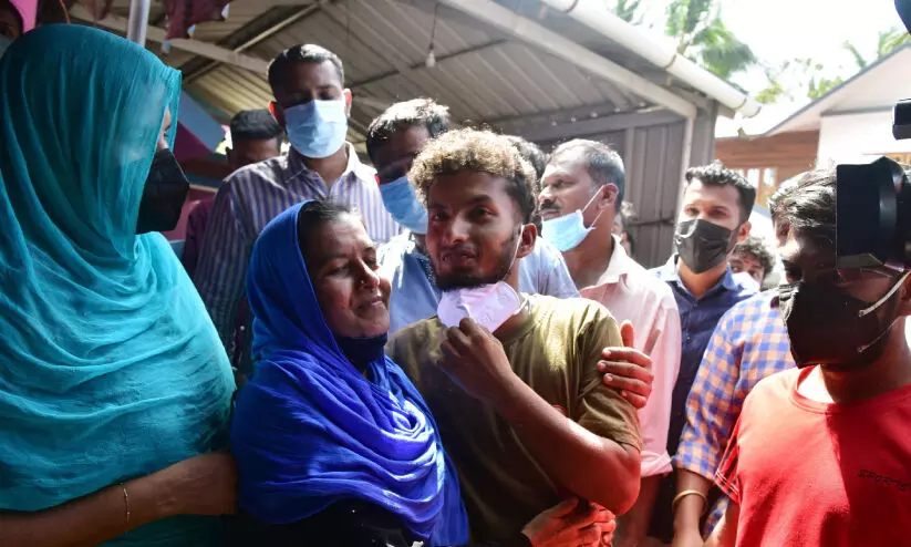 ഇനി മലകയറ്റം അനുമതിയോടെയെന്ന് ബാബു