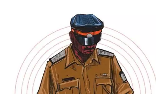 എസ്​.ഐയെ ചട്ടം പഠിപ്പിച്ച പൊലീസുകാരന്​ സ്ഥലംമാറ്റം