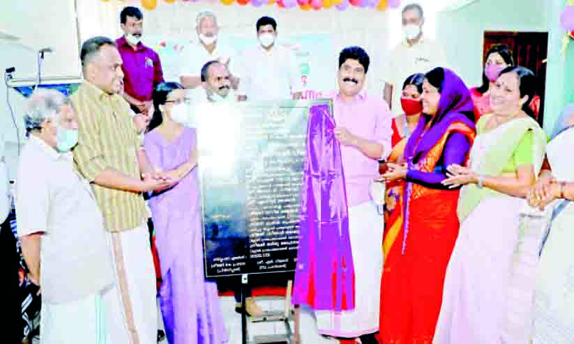 മൂ​ന്ന്​ വി​ദ്യാ​ലയ​ങ്ങ​ള്‍ കൂ​ടി ഹൈ​ടെ​ക്: കെ​ട്ടി​ട​ങ്ങ​ള്‍ മു​ഖ്യ​മ​ന്ത്രി നാ​ടി​ന് സ​മ​ർ​പ്പി​ച്ചു