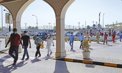 ബൂസ്റ്റർ ​ഡോസ്:  മുന്നിൽ വിദേശികൾ