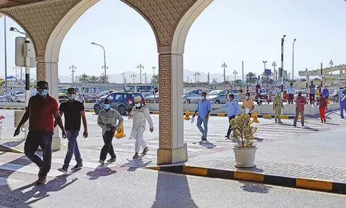 ബൂസ്റ്റർ ​ഡോസ്:  മുന്നിൽ വിദേശികൾ