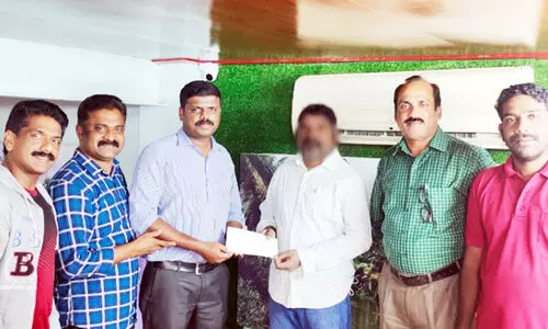 കൊ​​ല്ലം പ്ര​​വാ​​സി അ​​സോ​​സി​​യേ​​ഷ​​ന്‍ ധ​​ന​​സ​​ഹാ​​യം ന​​ല്‍കി