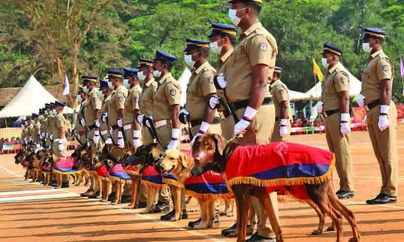 അത്ഭുത പ്രകടനങ്ങളുമായി ഡോഗ് മാർച്ച് പാസ്റ്റും സല്യൂട്ടും; കൈ​യ​ടി നേ​ടി പൊ​ലീ​സി​​ന്‍റെ ശ്വാ​ന​സേ​ന