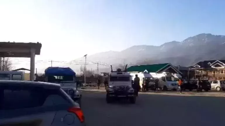 കശ്മീരിൽ ഭീകരരുടെ ആക്രമണത്തിൽ പൊലീസുകാരന് വീരമൃത്യു; മൂന്ന് പേർക്ക് പരിക്ക്