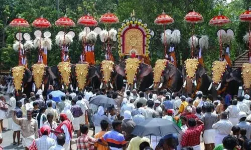സംസ്ഥാനത്ത് കോവിഡ് നിയന്ത്രണങ്ങളിൽ ഇളവ്; ഉത്സവങ്ങളിൽ 1500 പേർക്ക് പ​ങ്കെടുക്കാം