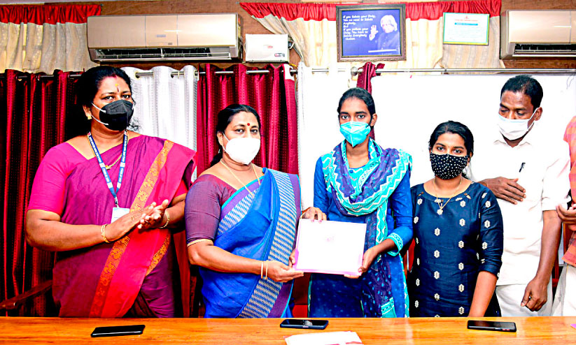 യുവതികള്ക്കായി അവളിടം; 61 ക്ലബുകള് രജിസ്റ്റര് ചെയ്തു യുവതികള്ക്കായി അവളിടം; 61 ക്ലബുകള് രജിസ്റ്റര് ചെയ്തു