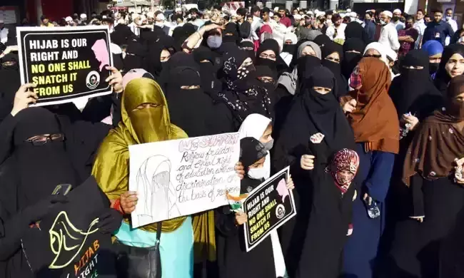 ആഭ്യന്തര വിഷയത്തിൽ അഭിപ്രായം വേണ്ട; ഹിജാബ് നിരോധത്തിൽ അമേരിക്കയോട് ഇന്ത്യ