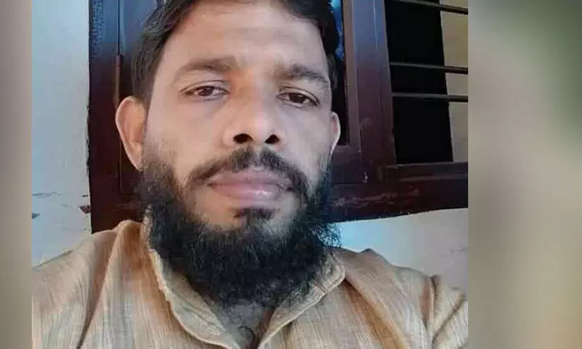 ബൈക്കിൽ ലോറിയിടിച്ച് എസ്.കെ.എസ്.എസ്.എഫ് നേതാവ് മരിച്ചു ബൈക്കിൽ ലോറിയിടിച്ച് എസ്.കെ.എസ്.എസ്.എഫ് നേതാവ് മരിച്ചു