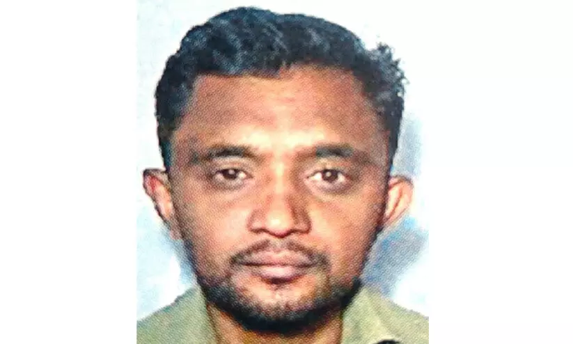 വലിയങ്ങാടിയിലെ ചുമട്ടുതൊഴിലാളി ലോറിയിടിച്ചു മരിച്ചു വലിയങ്ങാടിയിലെ ചുമട്ടുതൊഴിലാളി ലോറിയിടിച്ചു മരിച്ചു