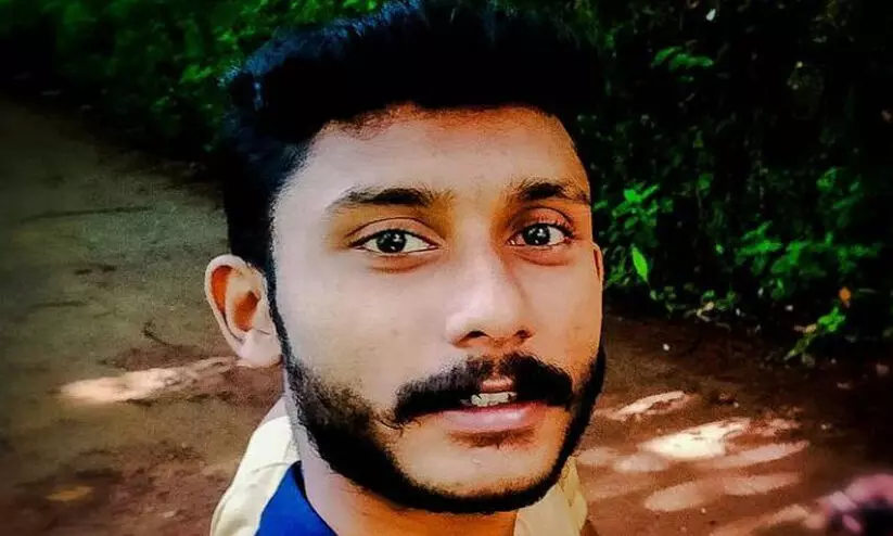 വാഹനാപകടത്തിൽ യുവാവ് മരിച്ചു വാഹനാപകടത്തിൽ യുവാവ് മരിച്ചു