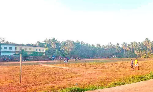 സ്കൂൾ മൈതാനത്ത് കെട്ടിട നിർമാണം: പ്രതിഷേധം ശക്തം