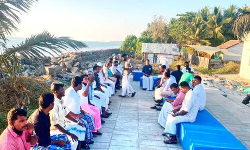 കടപ്പുറത്തെ കോലായിയിൽ കൂട്ടംകൂടാം കടപ്പുറത്തെ കോലായിയിൽ കൂട്ടംകൂടാം