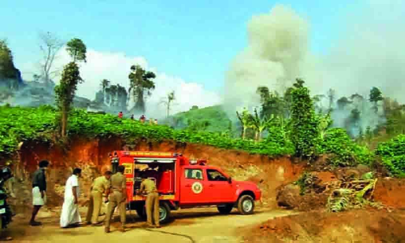 മങ്കയത്ത് കാട്ടുതീ പടർന്നു; 15 ഏക്കറോളം കത്തിനശിച്ചു