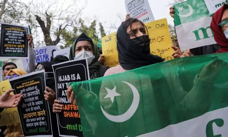 കർണാടക ഹിജാബ് നിരോധനം; അന്താരാഷ്ട്ര പ്രതികരണങ്ങൾ അറിയാം കർണാടക ഹിജാബ് നിരോധനം; അന്താരാഷ്ട്ര പ്രതികരണങ്ങൾ അറിയാം