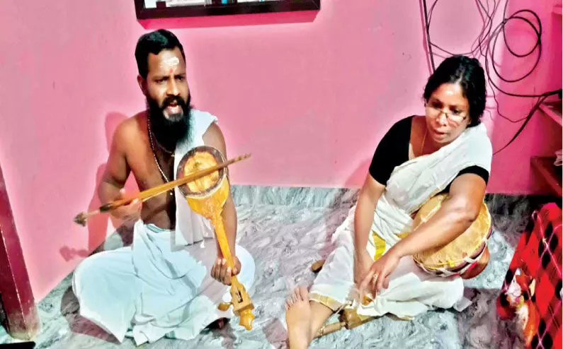 Pulluvan song artist distrees their lives under Covid controls