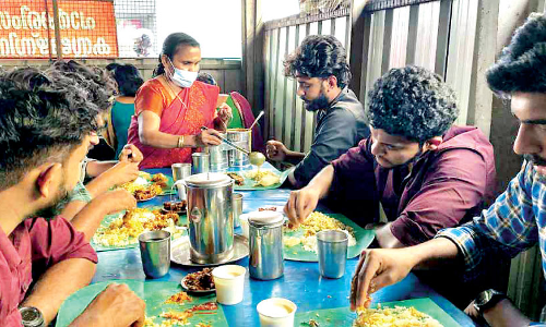 Return of Vava Suresh Free food distribution in Wandoor