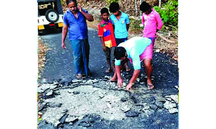മാ​ലോം-​കാ​റ്റാം ക​വ​ല റോ​ഡ് ടാ​റി​ങ്​ ഇ​ള​കി