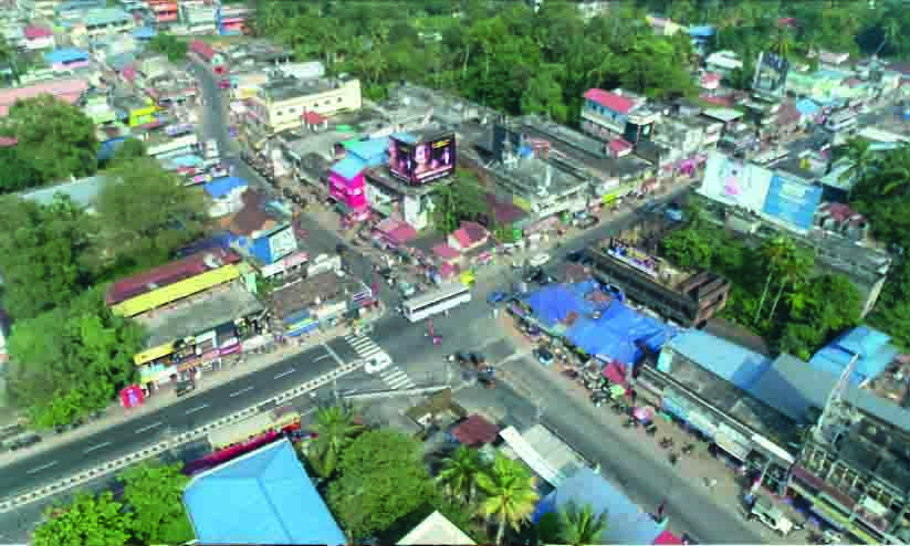 വികസനത്തിന്റെ പേരിലെ ആശങ്ക ഒഴിയാതെ നാട്ടുകാർ വികസനത്തിന്റെ പേരിലെ ആശങ്ക ഒഴിയാതെ നാട്ടുകാർ