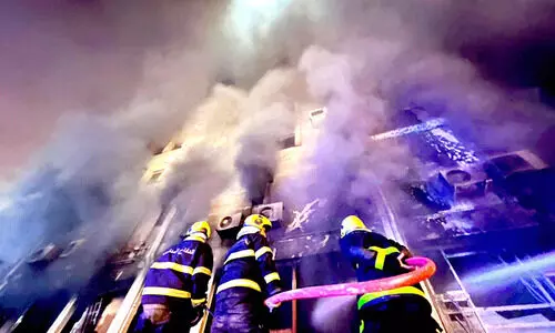 കത്തിയമർന്നത് റൂവിയിലെ ആദ്യ മാൾ; ഒഴിവായത് വൻ ദുരന്തം കത്തിയമർന്നത് റൂവിയിലെ ആദ്യ മാൾ; ഒഴിവായത് വൻ ദുരന്തം