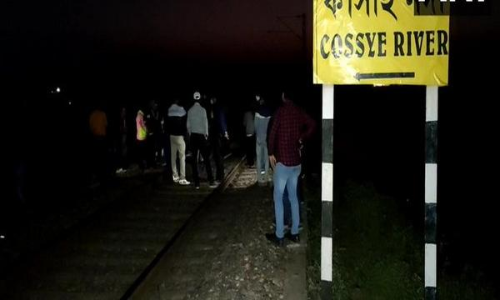 സെൽഫിയെടുക്കുന്നതിനിടെ ട്രെയിൻ തട്ടി രണ്ടുപേർ മരിച്ചു