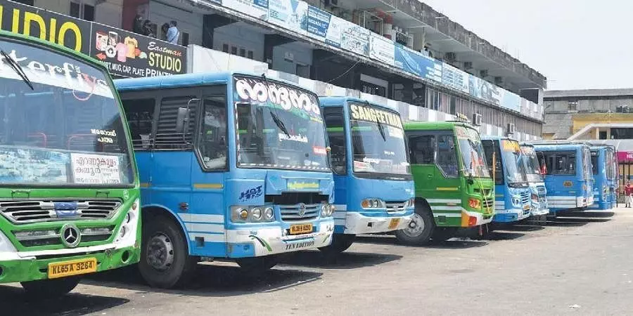 ജനത്തെ ബന്ദിയാക്കി ബസ്​ സമരം