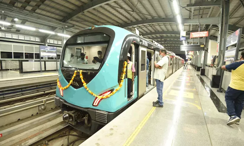 കൊച്ചി മെട്രോ: പേട്ട-എസ്.എന് ജങ്ഷന് പാതയില് ട്രയല് റണ് നടത്തി കൊച്ചി മെട്രോ: പേട്ട-എസ്.എന് ജങ്ഷന് പാതയില് ട്രയല് റണ് നടത്തി