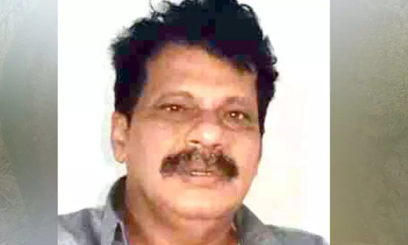 മുക്കുപണ്ടം പണയംവെച്ച് പണം തട്ടി; പൊലീസെത്തിയപ്പോൾ നായെ അഴിച്ചുവിട്ടു; ലോഡ്ജ് ഉടമ പിടിയിൽ മുക്കുപണ്ടം പണയംവെച്ച് പണം തട്ടി; പൊലീസെത്തിയപ്പോൾ നായെ അഴിച്ചുവിട്ടു; ലോഡ്ജ് ഉടമ പിടിയിൽ