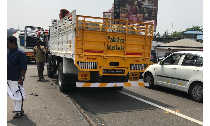 തിരുവല്ലയിൽ ആക്ടീവയിൽ ടോറസ് ഇടിച്ച് കോന്നി സ്വദേശിനി മരിച്ചു തിരുവല്ലയിൽ ആക്ടീവയിൽ ടോറസ് ഇടിച്ച് കോന്നി സ്വദേശിനി മരിച്ചു