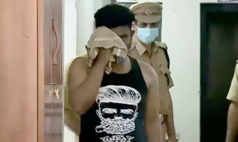 കണ്ണൂരിലെ ബോംബേറ്: ഒരാള് അറസ്റ്റില് കണ്ണൂരിലെ ബോംബേറ്: ഒരാള് അറസ്റ്റില്