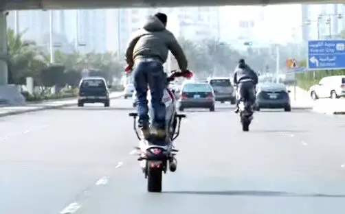 അപകടഭീഷണിയായി ബൈക്കിലെ അഭ്യാസപ്രകടനം