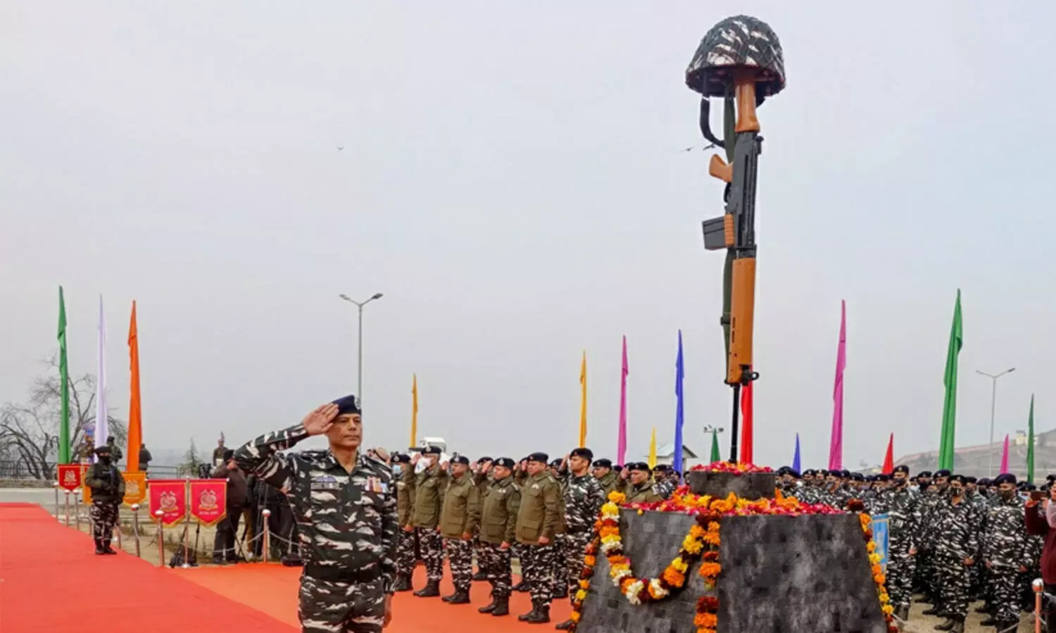 പുൽവാമ രക്തസാക്ഷികളെ അനുസ്മരിച്ച് രാജ്യം