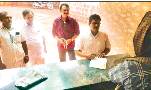 വാ​ർ​ഡി​ലെ പൂ​ർ​ണ​വി​വ​ര​ങ്ങ​ൾ പ​ഞ്ചാ​യ​ത്ത്​ അം​ഗ​ത്തി​ന്‍റെ കൈ​യി​ൽ ഭ​ദ്രം