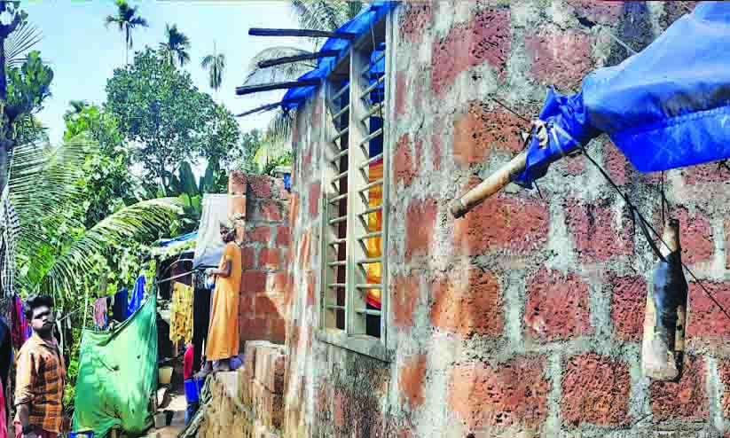 കുന്നോളം ദുരിതവുമായി പുഴമുടി ഊരൻകുന്ന് കോളനിക്കാർ കുന്നോളം ദുരിതവുമായി പുഴമുടി ഊരൻകുന്ന് കോളനിക്കാർ