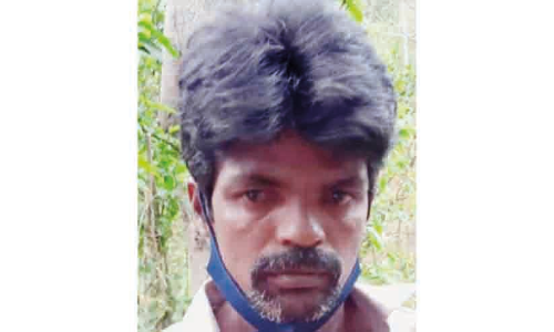 തെന്മലയിൽ തീർഥാടകയുടെ ബാഗ് കവർന്നയാളെ യുവാക്കൾ പിടികൂടി തെന്മലയിൽ തീർഥാടകയുടെ ബാഗ് കവർന്നയാളെ യുവാക്കൾ പിടികൂടി